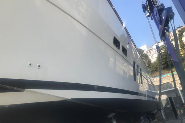 yacht refitting